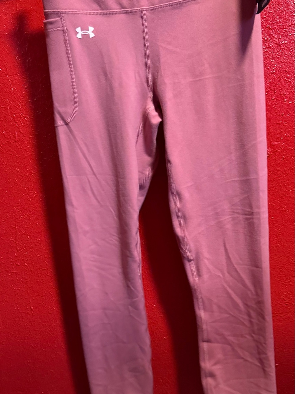 119. NWT Under Armour Dusty Rose Performance Leggings